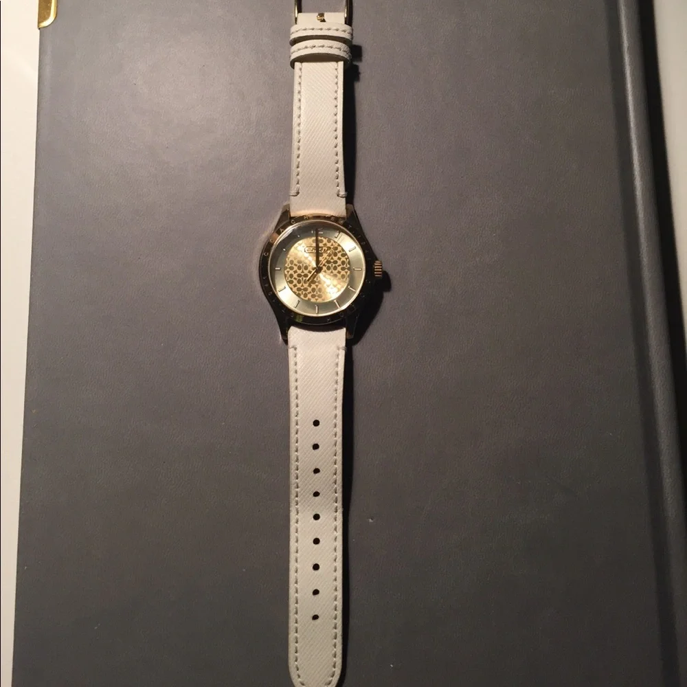 Coach Watch - Picture 3 of 3